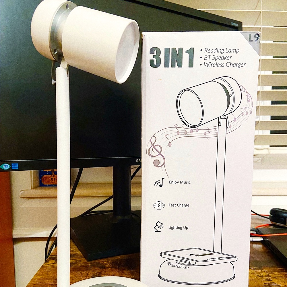 3-1 LED Lamp (Bluetooth speaker and wireless charging pad)